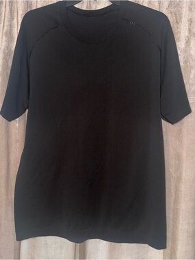 Lululemon Men’s License To Train Large Black Short Sleeve Shirt